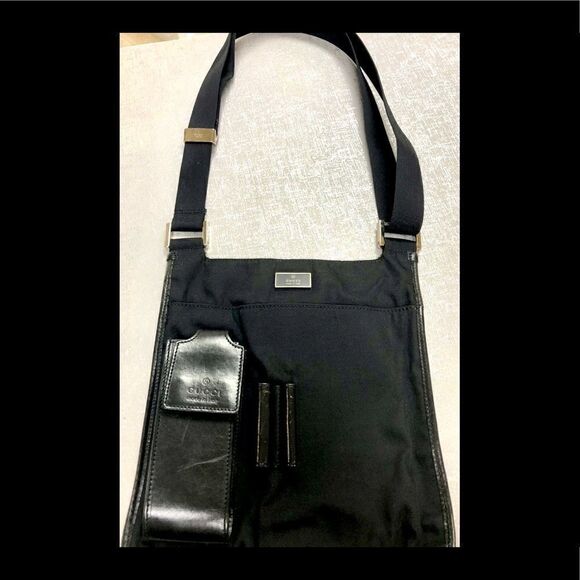 Vintage Authentic Black Gucci Messenger Crossbody Bag Purse - Picture 1 of 3